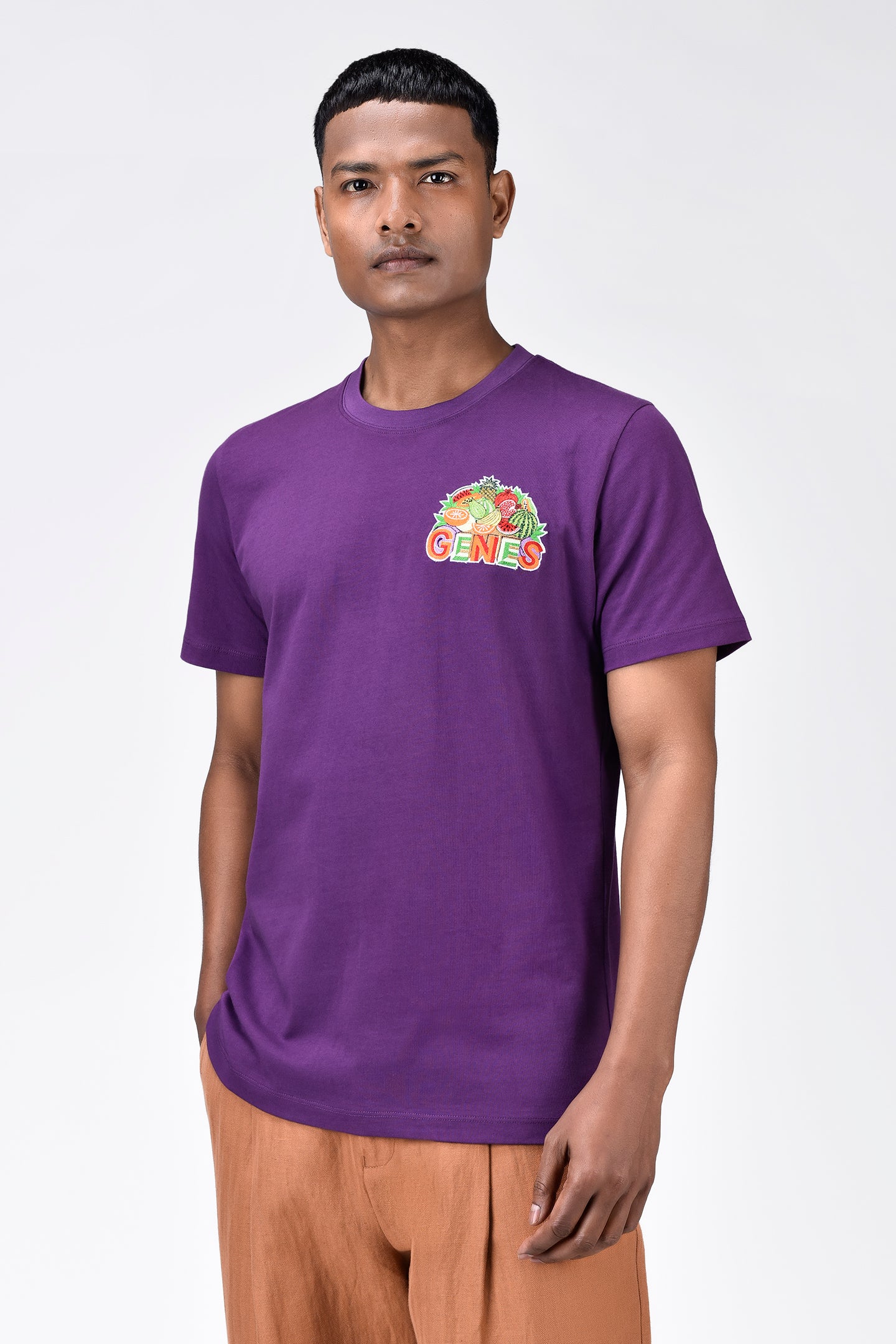 Regular Fit Men's T-Shirt With Genes Fruit Basket Embroidery