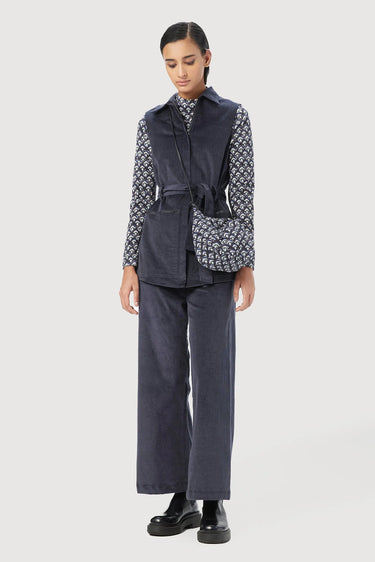 Easy Fit Sleeveless Jacket with Double Stitch Construction - Forest Green - Genes Lecoanet Hemant