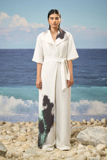 Relaxed jumpsuit for women with loose fit and fluid silhouette