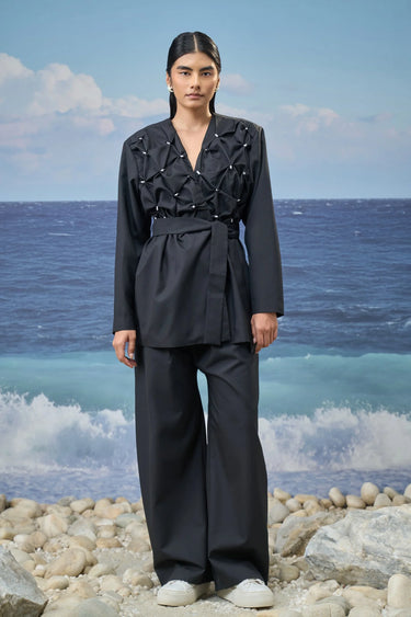 Black relaxed jacket for women with easy fit and fluid silhouette