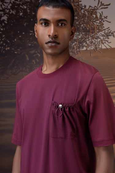 Textured pocket T-shirt in cherry lacquer color for everyday wear