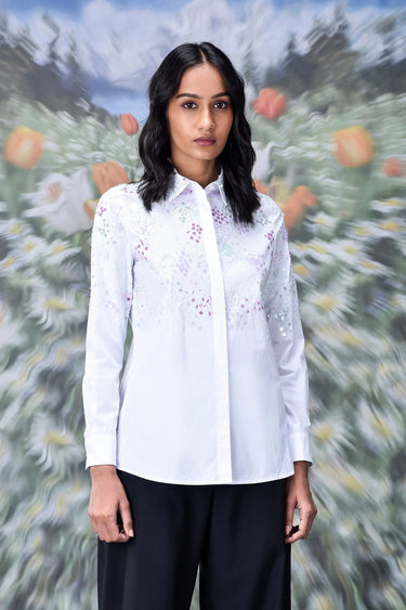 White poplin shirt with embroidery and tailored silhouette