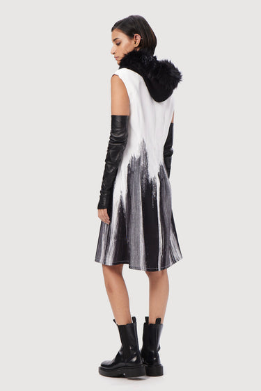 Semi-Fit V-Neck Sleeveless Dress with Brush Stroke Print - Genes Lecoanet Hemant