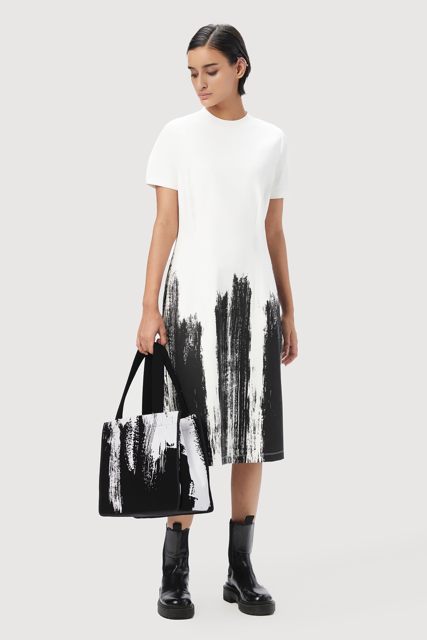 Slim Fit Round Neck Dress with Brush Stroke Print