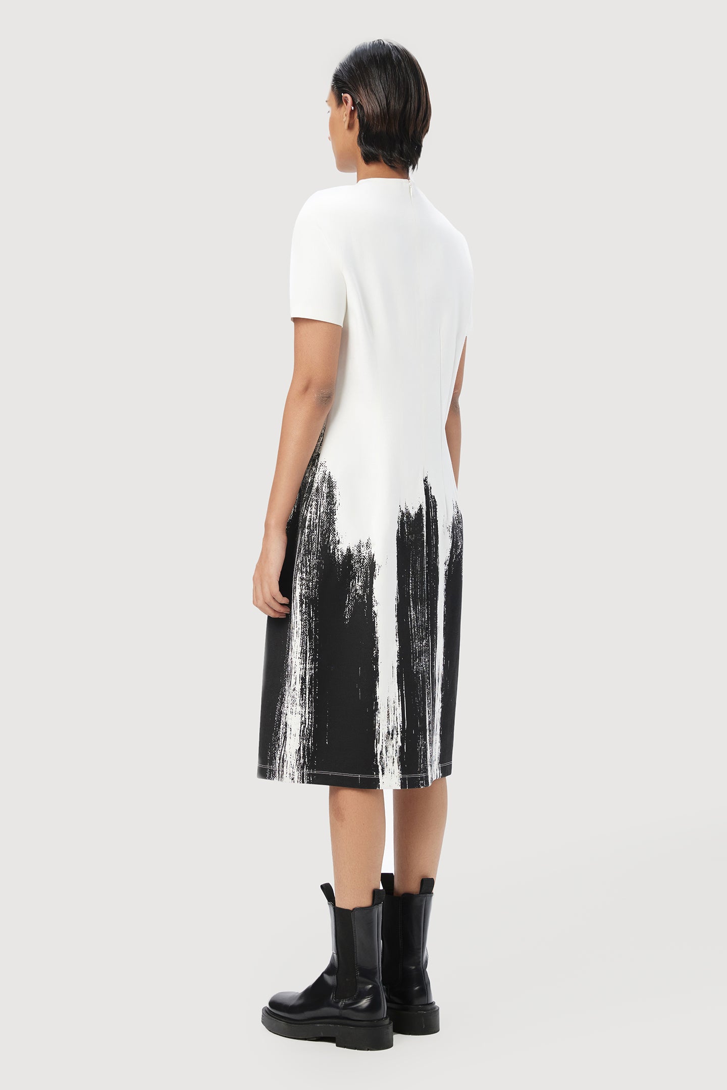 Slim Fit Round Neck Dress with Brush Stroke Print