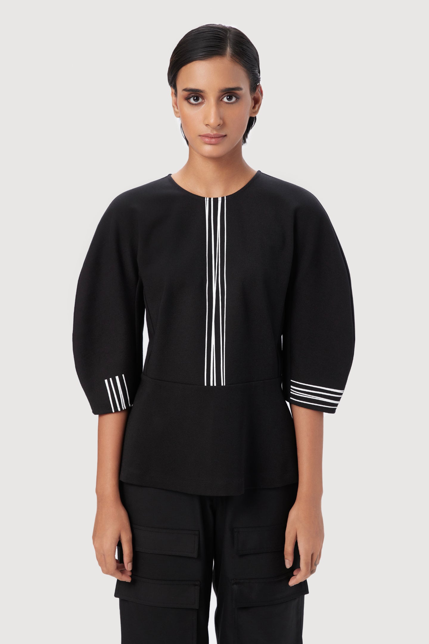 Easy Fit Round Neck Sweatshirt With Stylish Line Print
