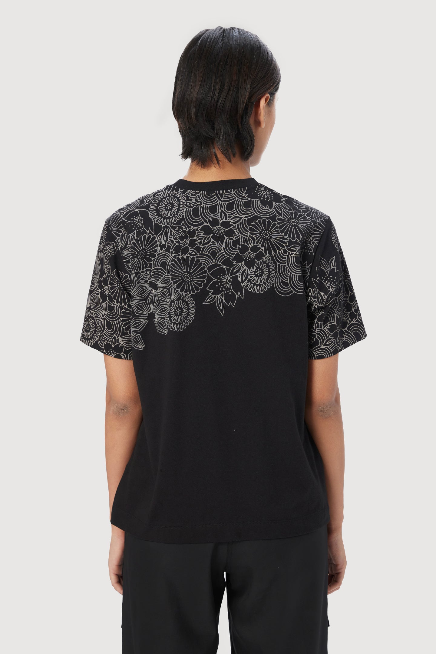 Regular Fit T-Shirt Featuring Floral Print Placement