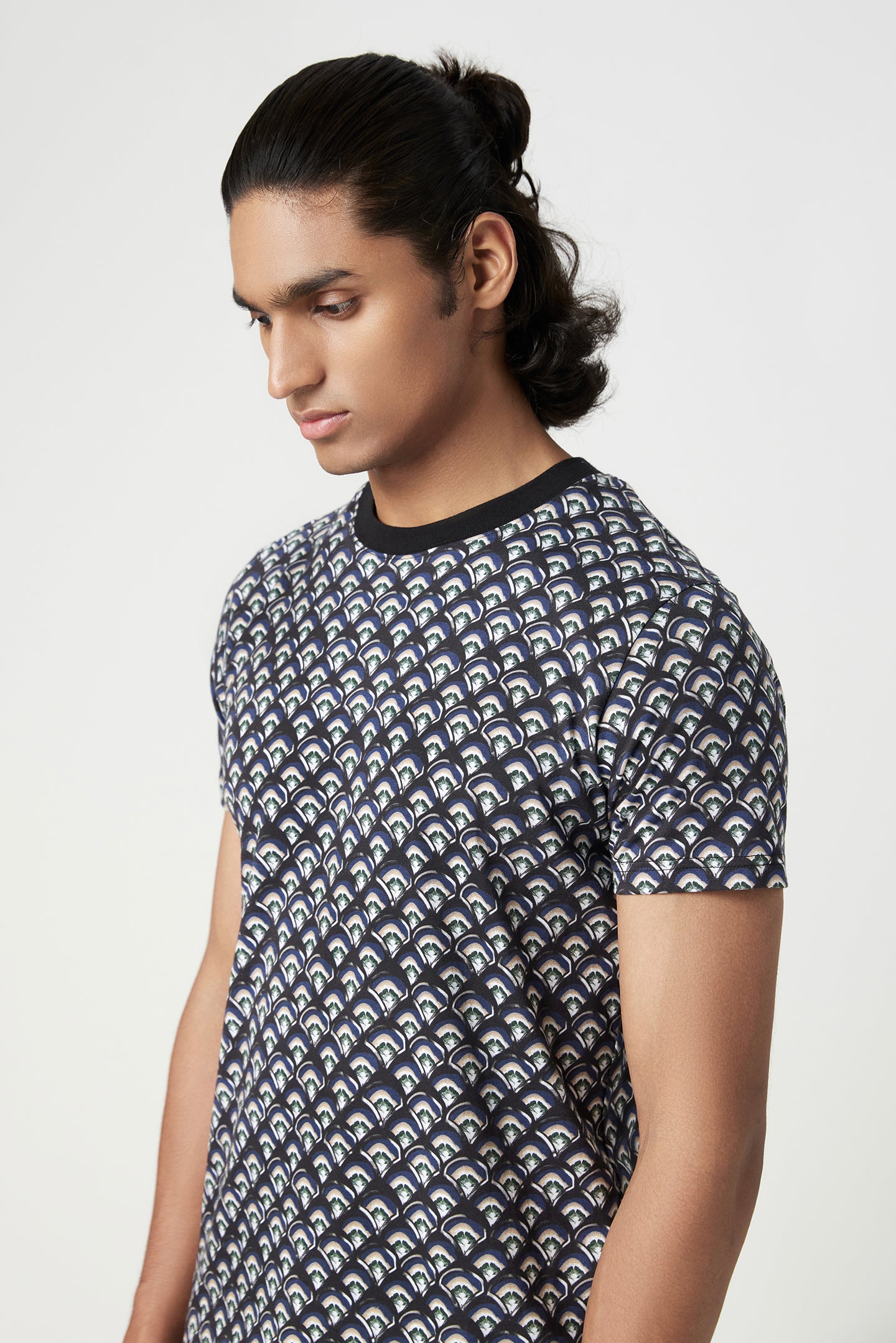 Regular Fit T-Shirt in All-Over Scallop Print