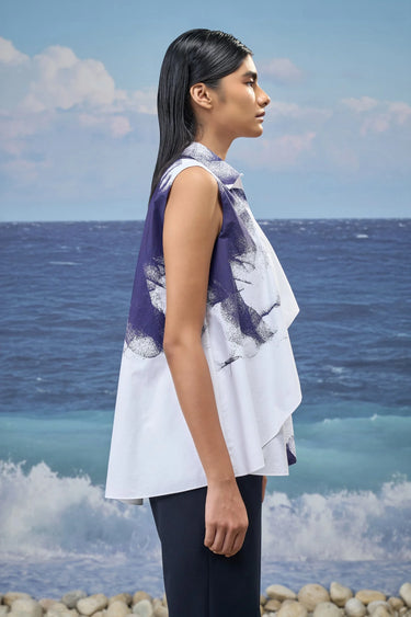 White and navy top for women with abstract print and refined neckline