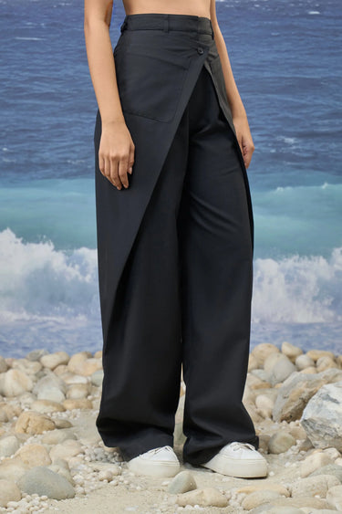 Black trousers for women with relaxed fit and tailored silhouette