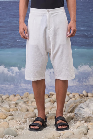 Men’s Drop-Crotch Wide-Leg Linen Blend Shorts in Off-White