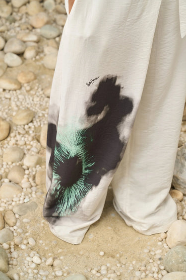 Jumpsuit for women with abstract print and sleeveless design