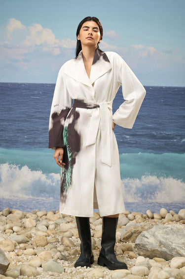 Relaxed over jacket for women with oversized fit and fluid silhouette