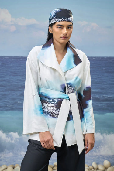 Shawl-collar jacket for women with relaxed fit and fluid silhouette