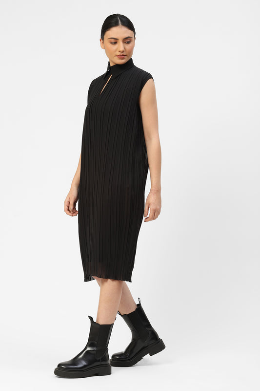 Pleated-Dress-with-Shirt-Collar