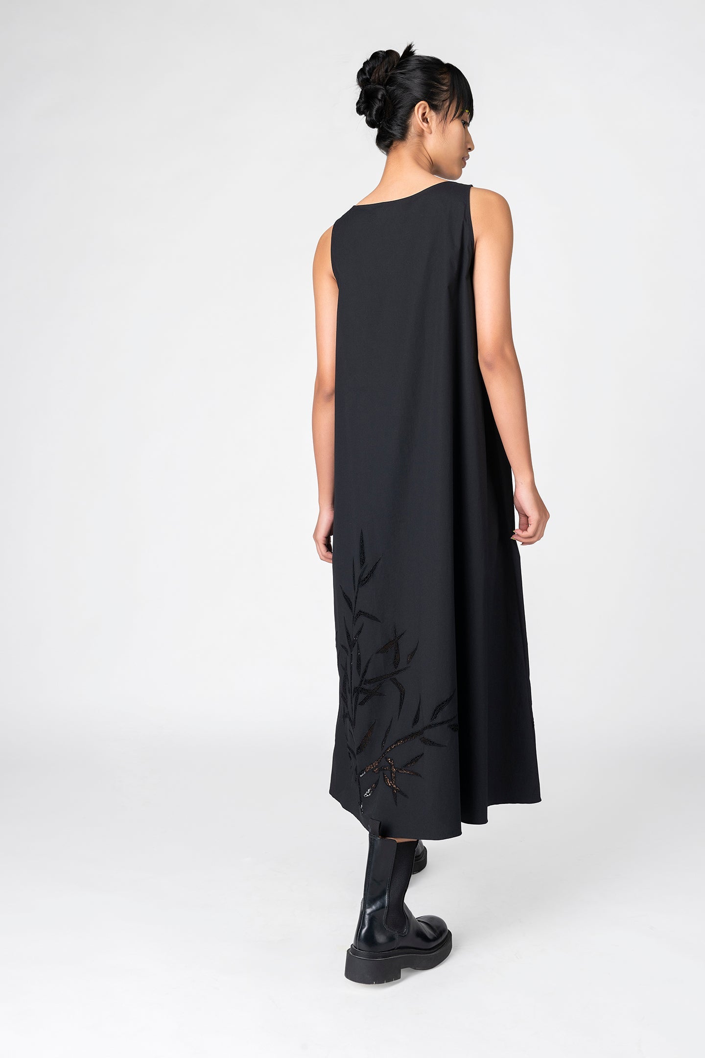 cutwork-embroidered-dress. - Genes online store 2020
