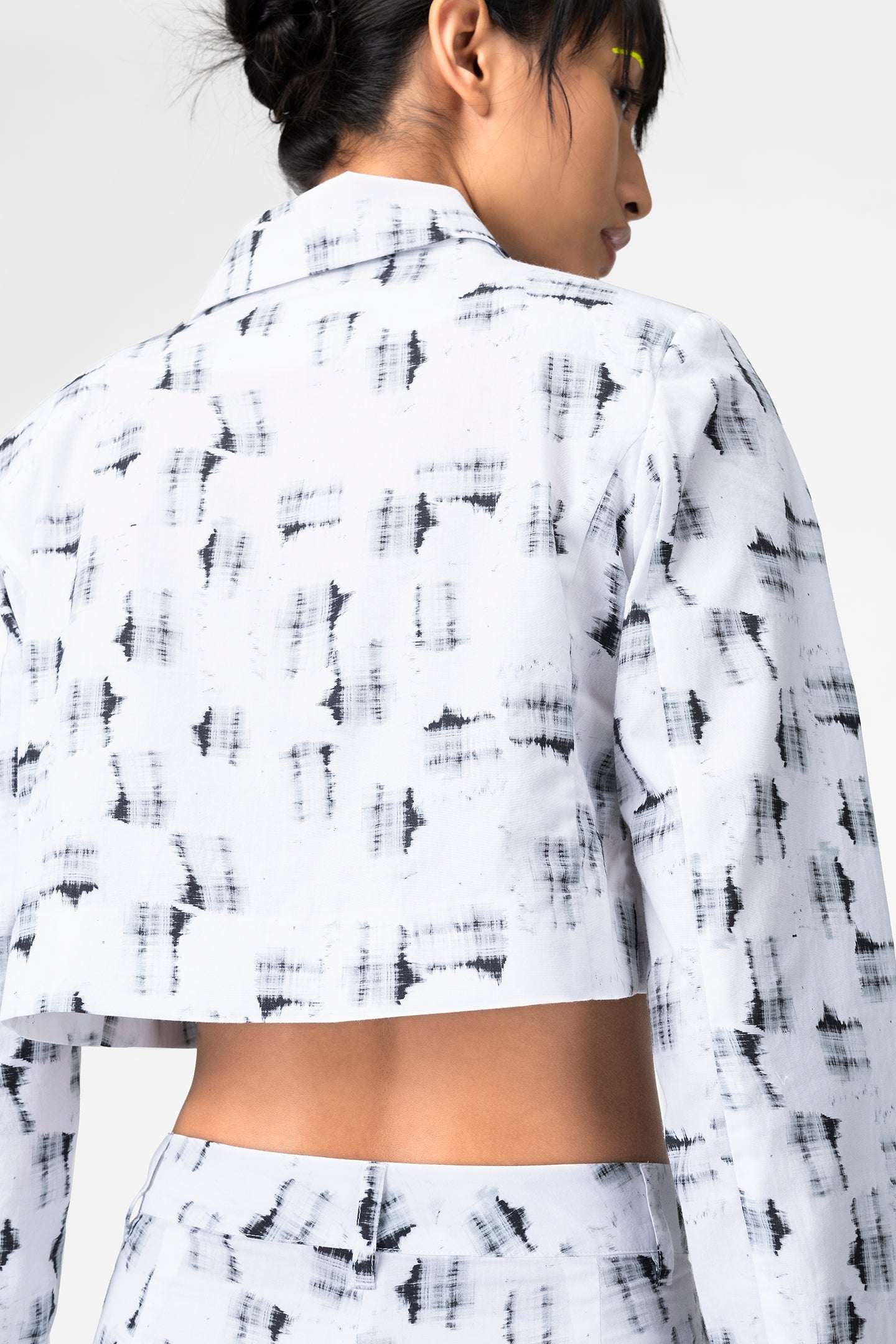 graphic-printed-cropped-jacket - Genes online store 2020