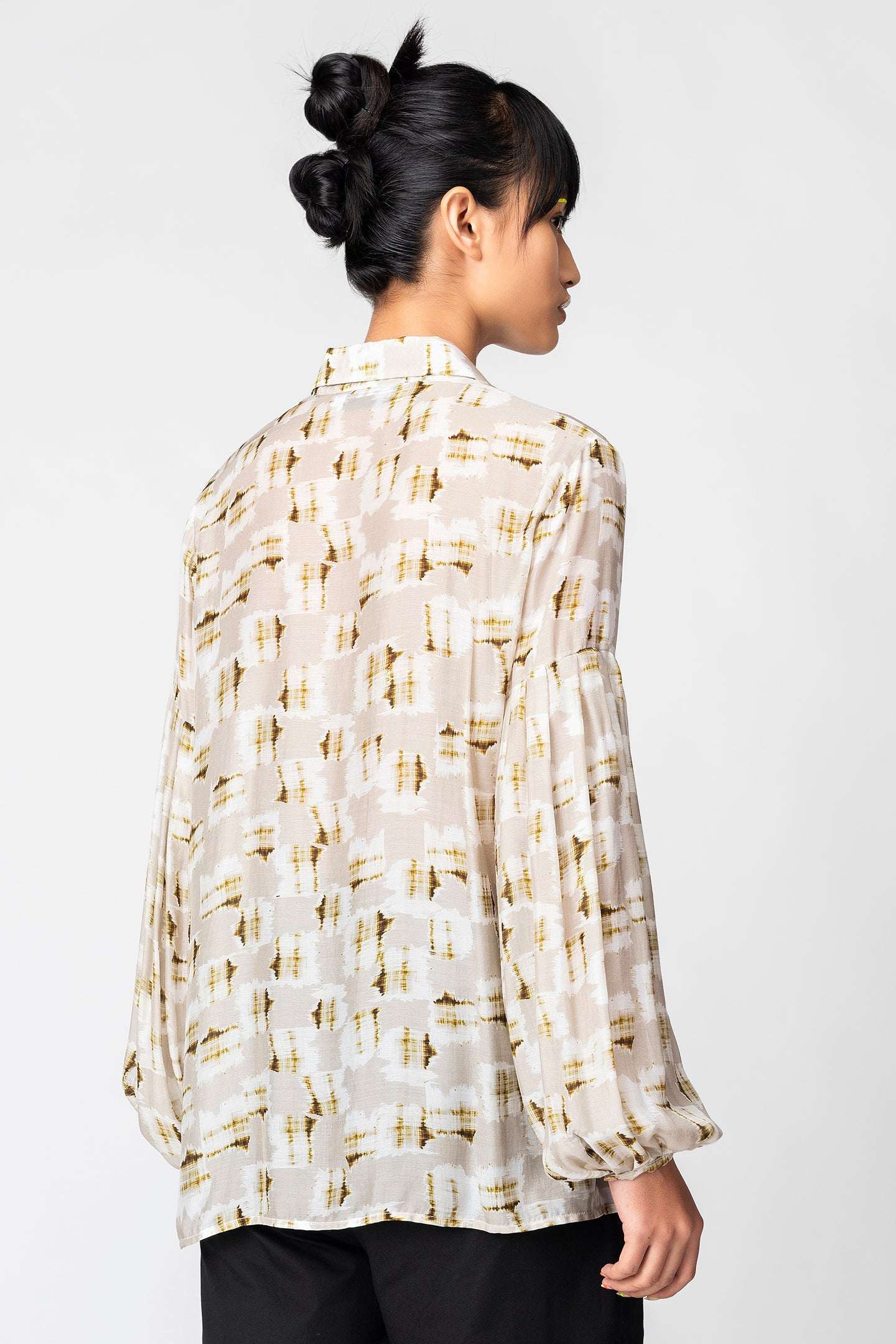 puff-sleeved-graphic-printed-shirt - Genes online store 2020
