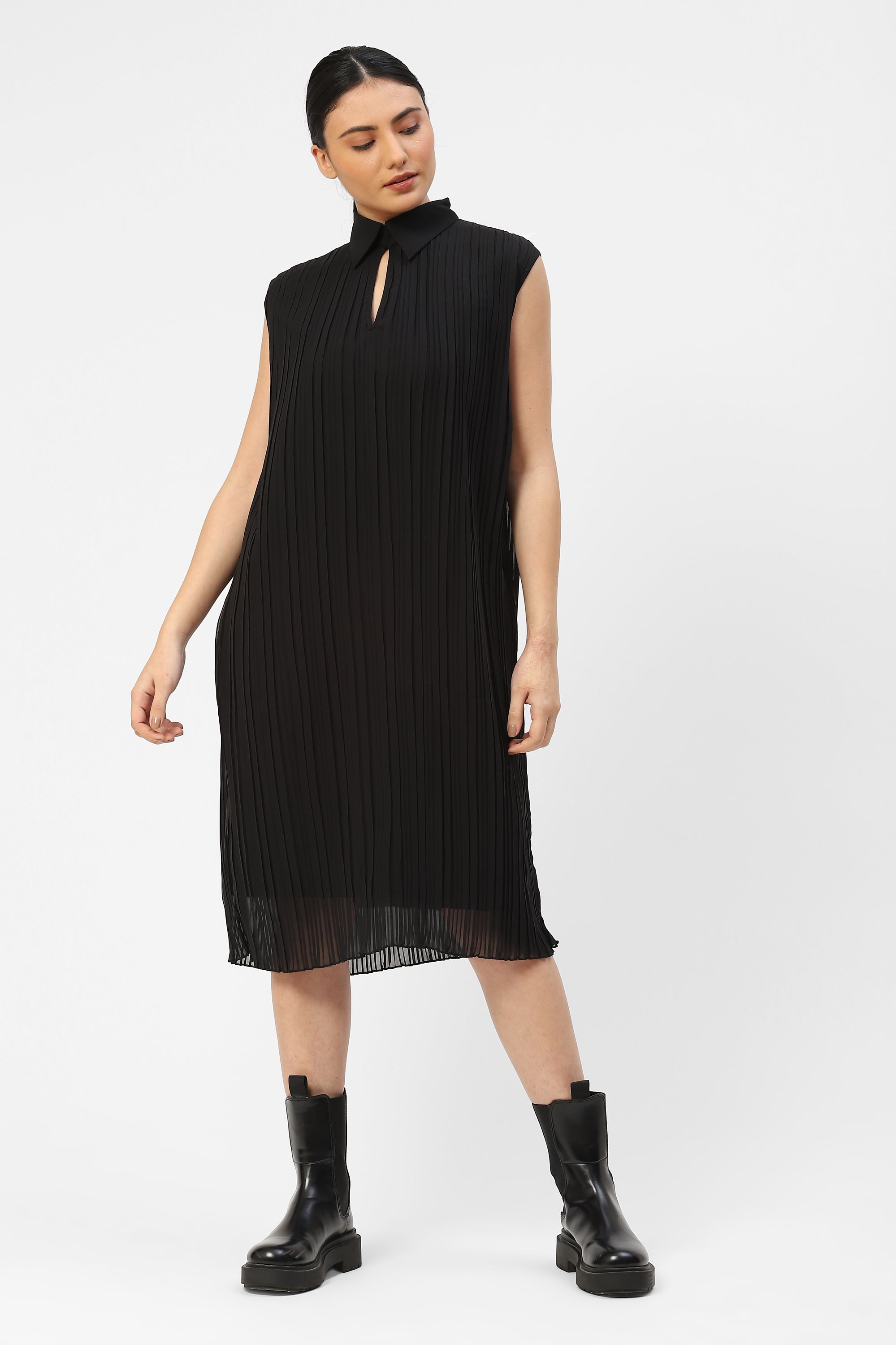 Pleated-Dress-with-Shirt-Collar